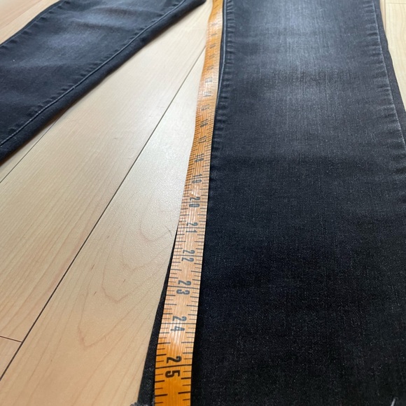 Levi's Women's 724 High Rise Straight Leg Jeans
- size 29 - Raw Hem - Picture 3 of 10